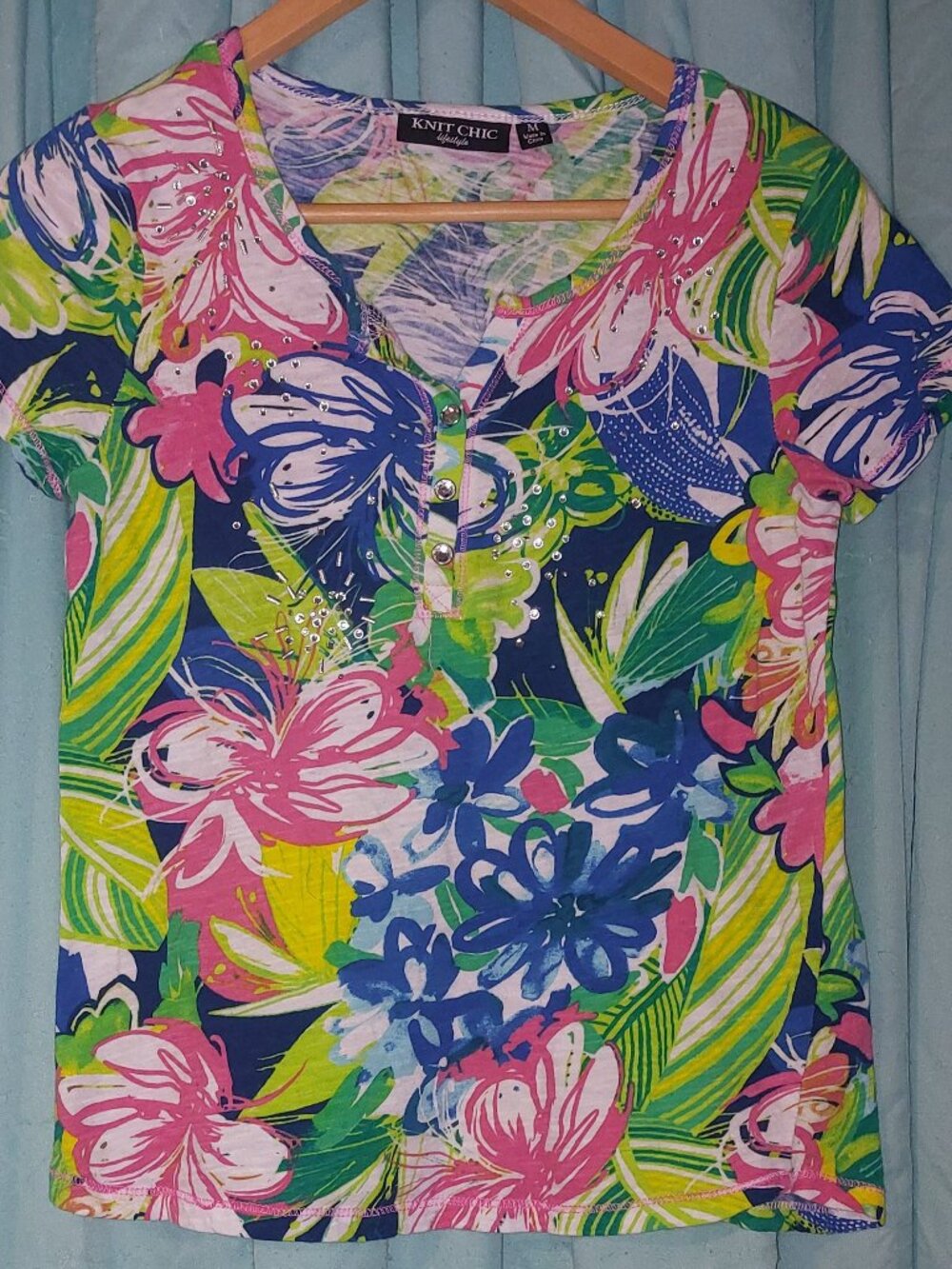 Knit Chic Henley Tropical Floral Top Medium